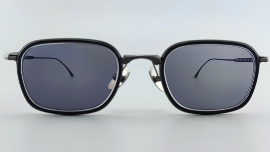 Beyond the Windshield: The Ultimate Guide to Photochromic vs. Auto Photochromic Lenses - HP eyeglasses